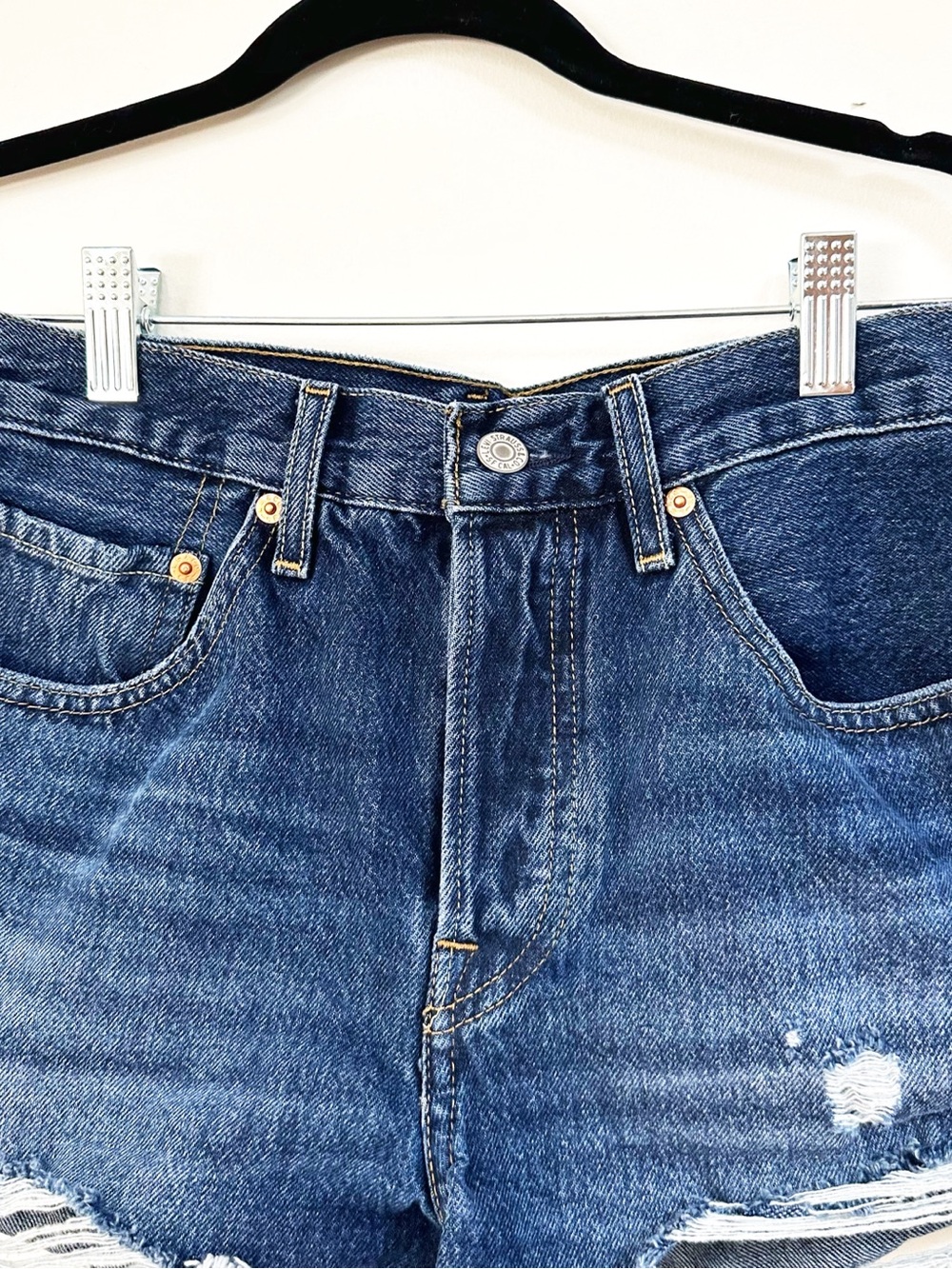 Levi’s 501 High Rise Distressed Denim Shorts Size 26 - Picture 5 of 8